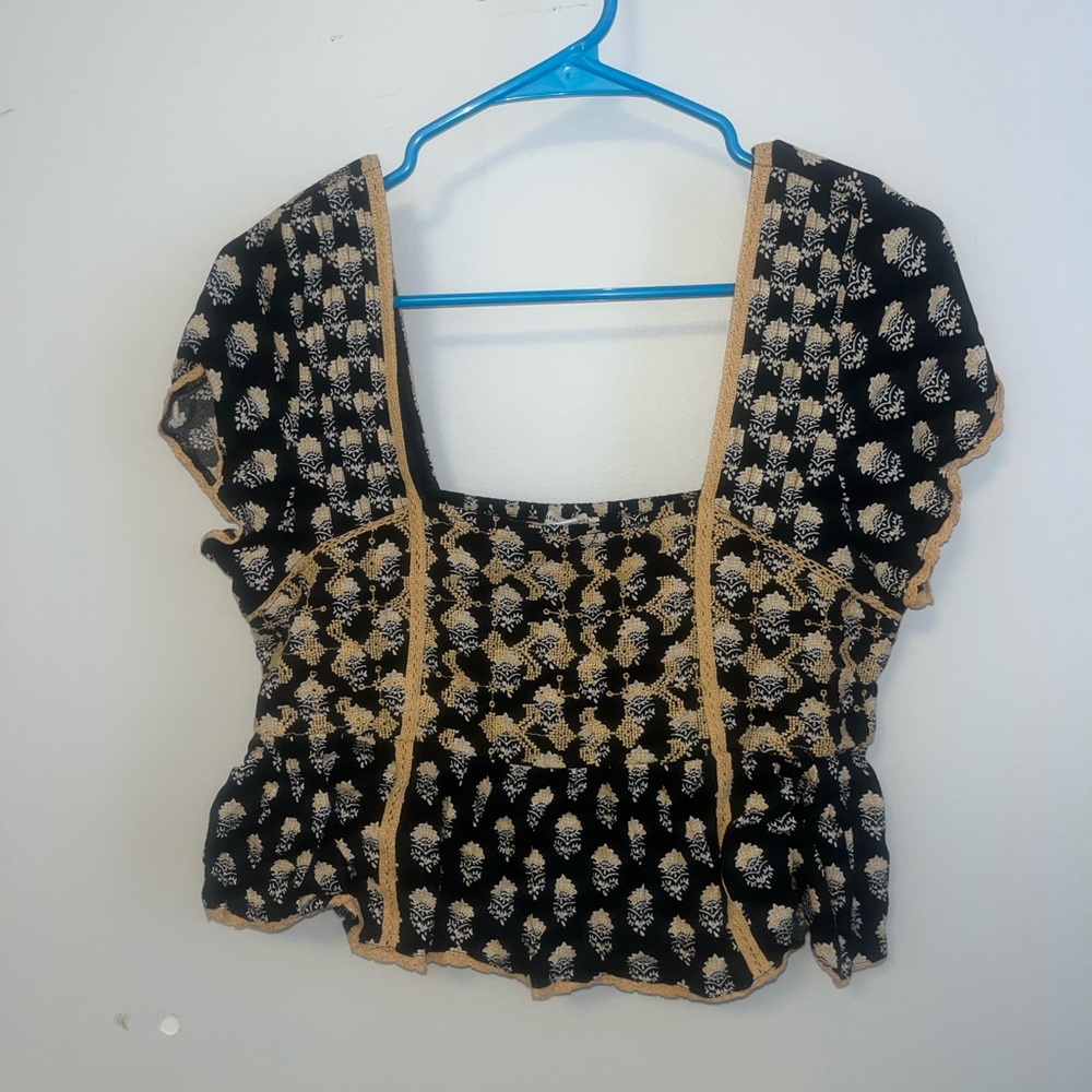 American Eagle Outfitters Black and Tan Cap Sleeve Peplum Blouse
